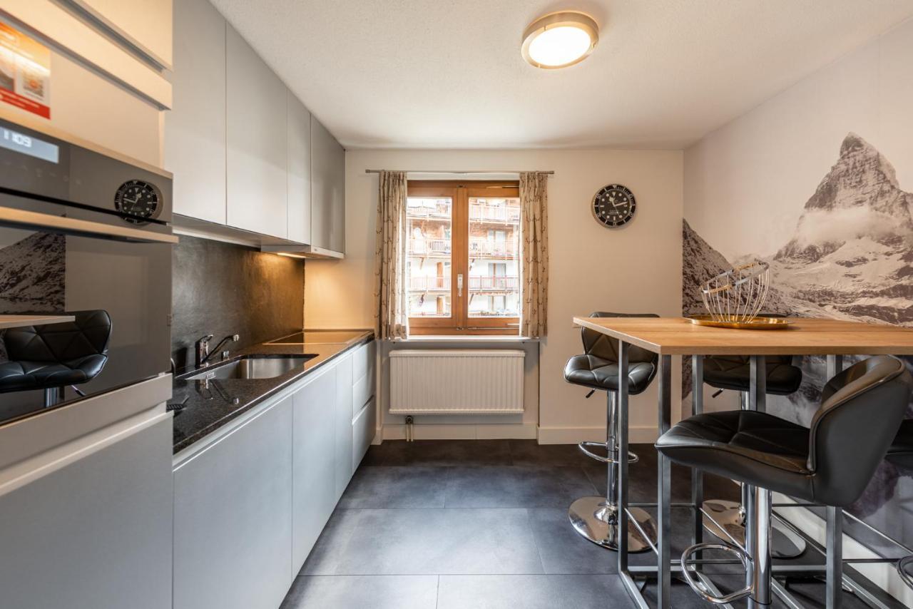Central & Elegant Apartments,Partially With Fireplace, By Zermatt Rental Kültér fotó
